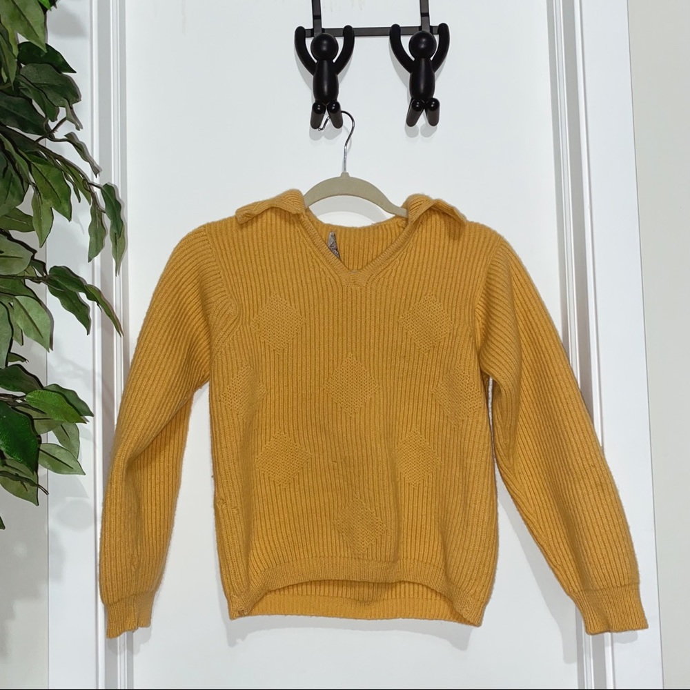 Vintage yellow sweater with collar